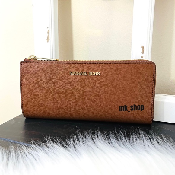 Michael Kors Jet Set Travel Large Three Quarter Zip - Picture 2 of 16